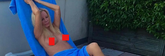 Topless su Instagram. Patty Pravo, 68 anni,a rischio censura