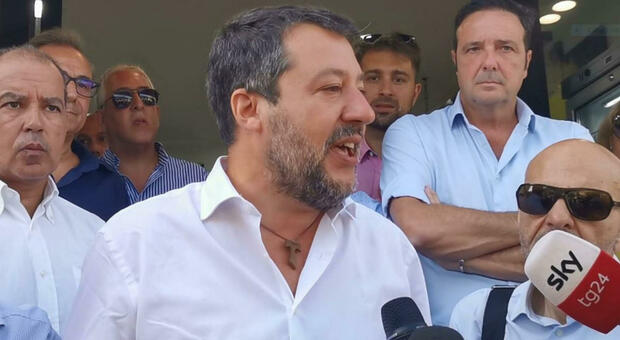 Salvini elogia TikTok: «Non solo balletti, raccolgo idee. Leva militare? La maggioranza è favorevole»