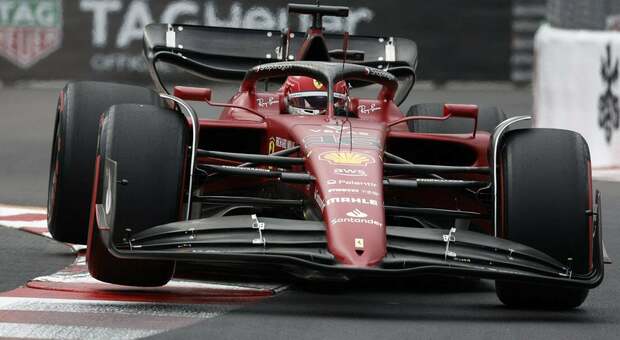 Montecarlo, dal mucchio selvaggio emerge la Ferrari: prima fila tutta rossa, il Principino in pole