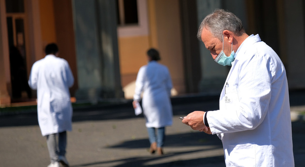 Coronavirus a Roma, bollettino Spallanzani: «220 positivi, 25 con supporto respiratorio. 92 pazienti dimessi»