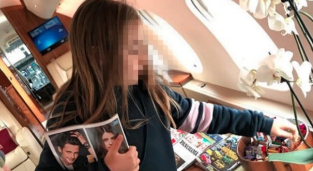 Sonia Bruganelli e la foto della figlia sul jet privato: scoppia la polemica
