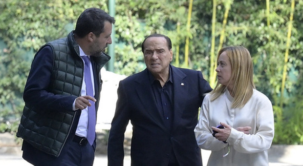Berlusconi: «Draghi resti». Salvini: «Se va via, del doman non v'è certezza»