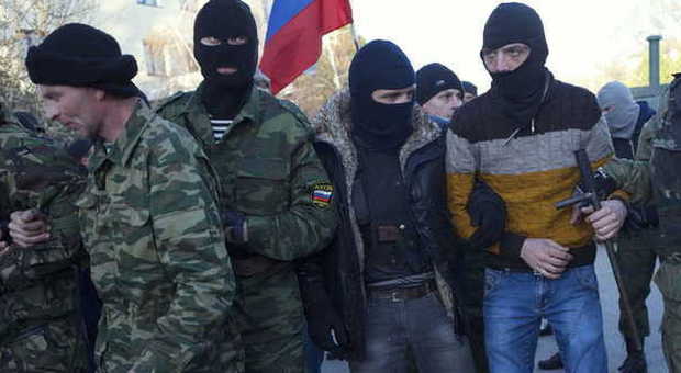 Crimea, caserme ucraine sotto assedio