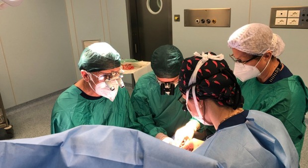 Terni. "Santa Maria" chirurgia della mano nuova tecnica d'intervento su una giovane donna di 27 anni.