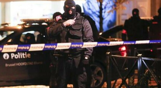 Bruxelles, attacco col coltello in metro. Preso l'aggressore: «Ha tentato di colpire una donna»