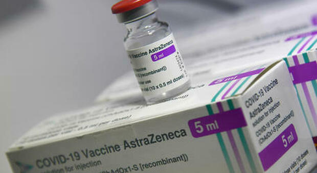 AstraZeneca, l'Aifa: «No al vaccino per chi ha avuto trombosi dopo la prima dose»