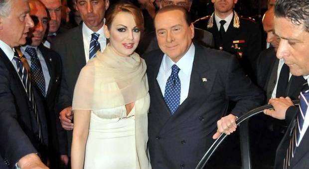 Berlusconi torna a casa e Francesca lascia Arcore