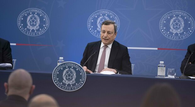 Ucraina, Draghi: «Dialogo essenziale, ma per la Russia prepariamo già sanzioni»