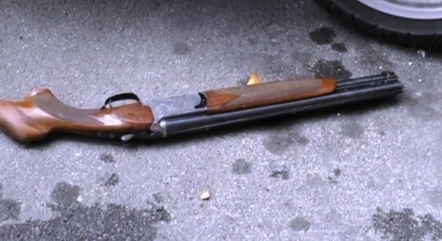 Milano, rapinano una sala slot con un fucile a pompa: è allarme sicurezza