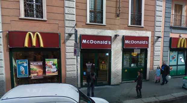 Turista russa molestata e palpeggiata al McDonald's: arrestato un addetto alle pulizie