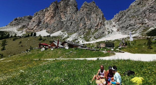 Vacanze in montagna, boom di visitatori: la classifica delle mete più gettonate, Cortina al primo posto