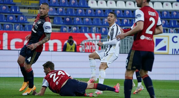 Juve, la risposta di Ronaldo: tripletta e Cagliari al tappeto