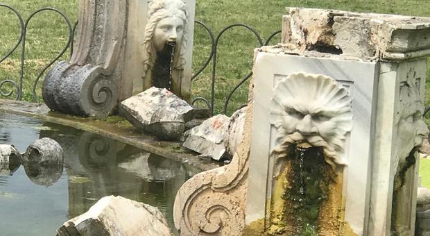 Giallo a Villa Pamphilj: secondo blitz dei vandali in 11 giorni, distrutta la fontana del Cupido
