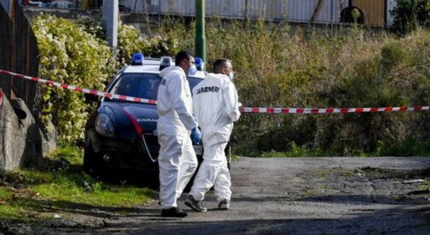 Crotone, donna uccisa in casa con un colpo di pistola: il cadavere trovato dal figlio. Fermato l'ex marito