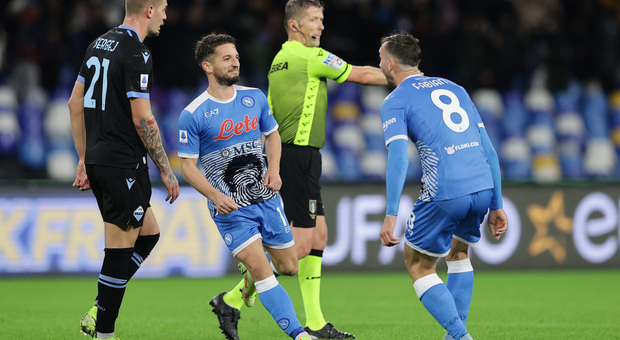 Napoli-Lazio 4-0, le pagelle: Mertens omaggia Maradona, Pedro l'unico a provarci