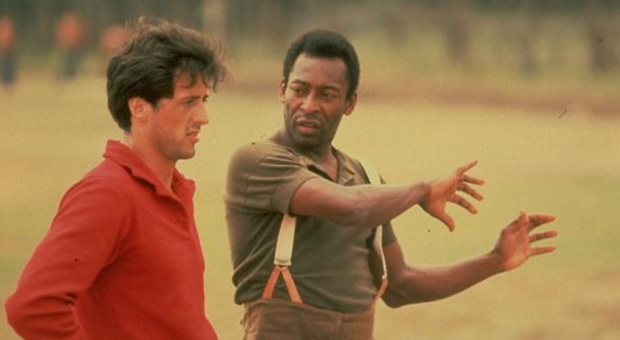 Pelè e la rovesciata in "Fuga per la vittoria", l'omaggio di Sylvester Stallone: « È stato un uomo buono»
