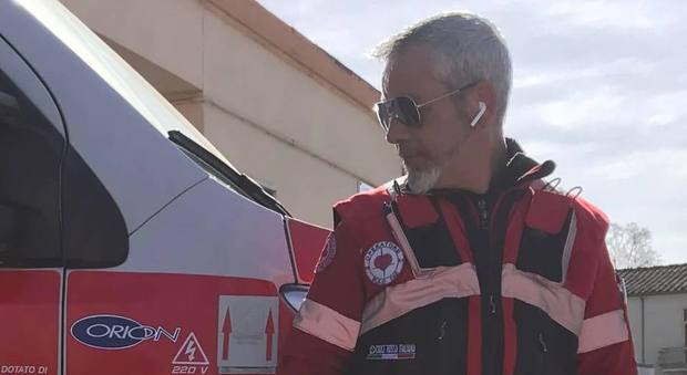 Ha un infarto in strada, dipendente della Croce Rossa gli salva la vita: «Passava di lì per caso»