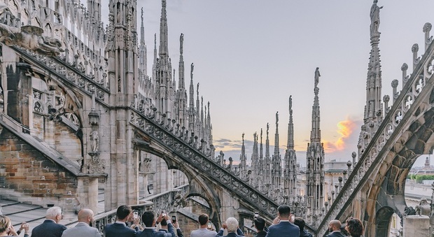 Milano, tramonti fra le guglie e aperitivo in musica, torna l'estate sul Duomo