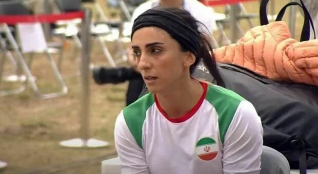 Demolita la casa di Elnaz Rekabi, l'atleta iraniana che gareggiò senza velo ai Campionati di Seul