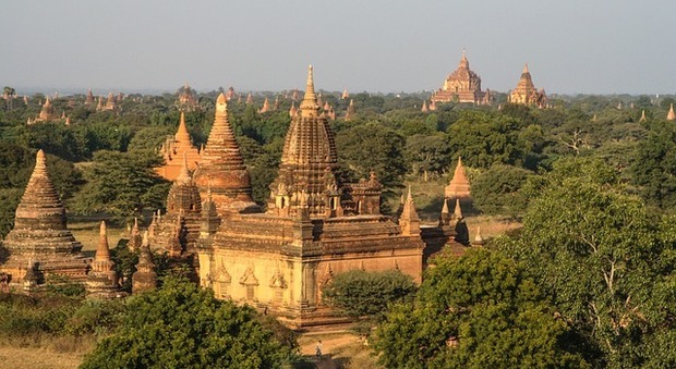 Video porno fra le sacre pagode: coppia di italiani fa infuriare Myanmar