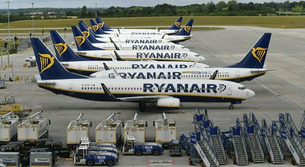Ryanair, addio ai biglietti low cost: «Aumento del prezzo fino a 50 euro a tratta»