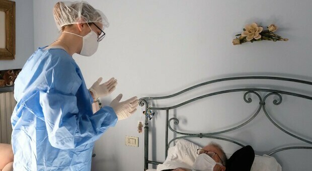 Lazio, il Tar annulla la circolare del Ministero: «I medici sceglieranno la terapia domiciliare che vogliono»