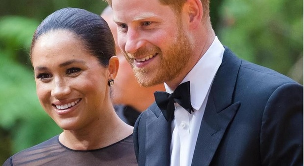 Meghan Markle e il principe Harry premiati per il loro impegno sociale, la frecciatina: «Le nostre vite unite per una ragione»