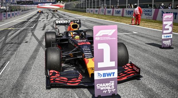 F1, GP Austria: Verstappen domina e allunga in campionato su Hamilton, Sainz quinto