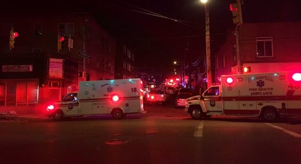 Due uomini sparano durante una festa: 5 morti, almeno tre feriti