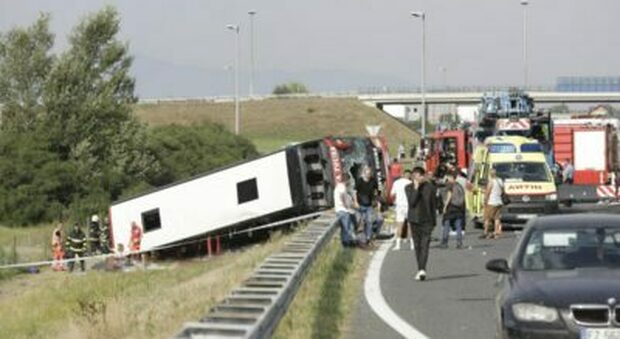 Croazia, pullman si ribalta in autostrada: almeno 10 morti e 30 feriti