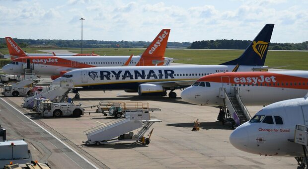 Sciopero 25 giugno, rischio caos vacanze. Ma Ryanair tranquillizza: «Non ci saranno disagi». Lufthansa cancella altri 2.200 voli