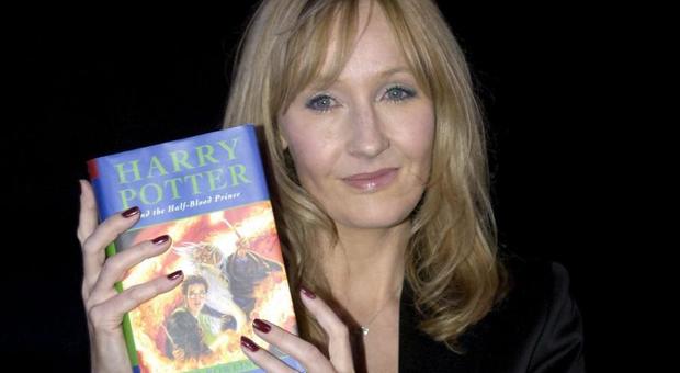 J.K. Rowling, la "mamma" di Harry Potter rivela di essere stata vittima di violenze sessuali e abusi domestici