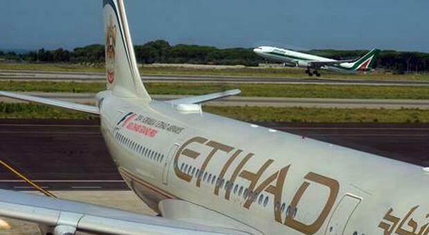 Alitalia, che beffa: Etihad sottrae i preziosi slot su Londra, Ita rischia di non volare da Heathrow