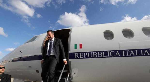 Salvini indagato per i voli di Stato, verifiche su 35 viaggi