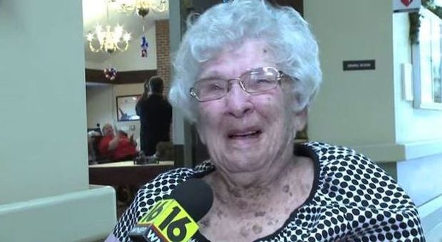"Ecco cosa dovete bere per vivere più a lungo" la 'nonnina' di 100 anni svela il suo segreto