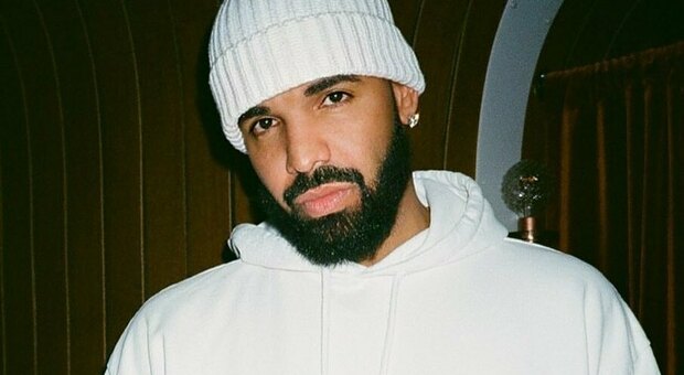 Drake, paura per il rapper: donna armata di coltello fa irruzione nella sua casa