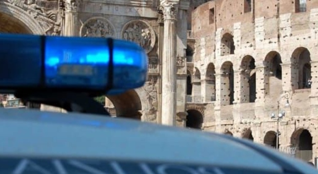 Colosseo, turista aggredito e picchiato da venditore abusivo senegalese