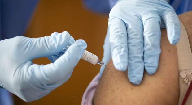 Vaccini in farmacia, prenotazioni nel Lazio dal 24 maggio
