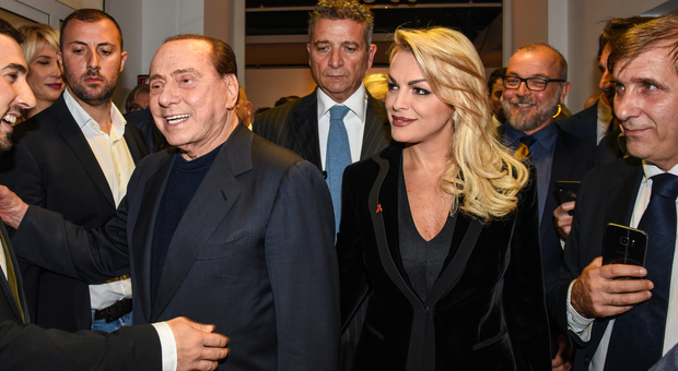 Berlusconi, “buonuscita” di 20 milioni a Francesca Pascale: «Anche un milione l'anno di mantenimento»