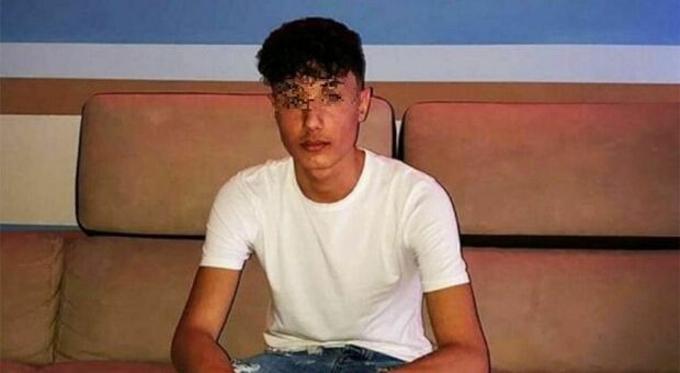 Francesco,17 anni, ucciso a coltellate nel Foggiano. Si è costituito un 15enne. Gli investigatori: lite per una ragazza