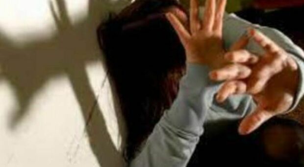 «Un uomo mi voleva stuprare»: donna sotto choc, caccia al maniaco a Monza