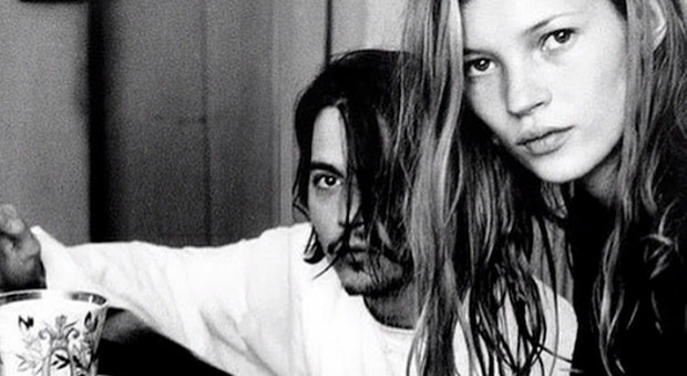 Kate Moss e la prima collana di diamanti ricevuta in regalo da Johnny Depp. «La tirai fuori dal suo...»