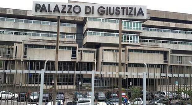 Arrestato carabiniere: riceveva 1200 euro al mese dai clan in cambio di informazioni