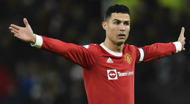 Il Manchester Utd mette Ronaldo fuori rosa dopo la 'fuga' col Tottenham. Lui si scusa: «Non ho dato il giusto esempio»