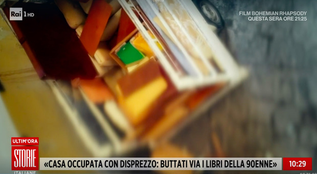 Prof 90enne trova la casa occupata: a Storie Italiane le immagini di mobili e libri buttati. «I ricordi di una vita»