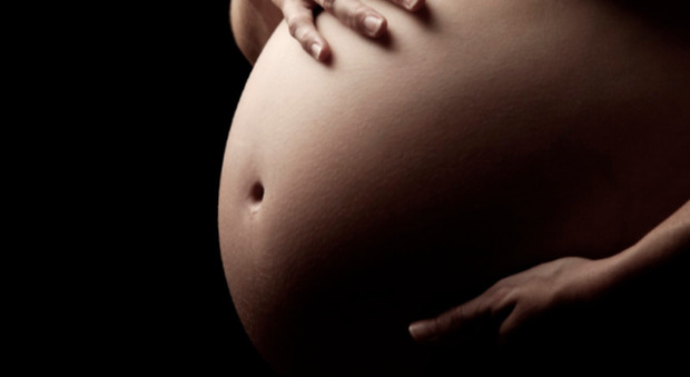 Il feto è affetto da acrania, ma le viene negato l'aborto: «Porto questo bambino in grembo solo per seppellirlo»