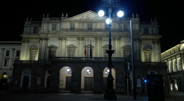 Milano da venerdì scatta l'austerity: meno luce, mezzi più freddi. Il caldo fa slittare l'accensione dei termosifoni