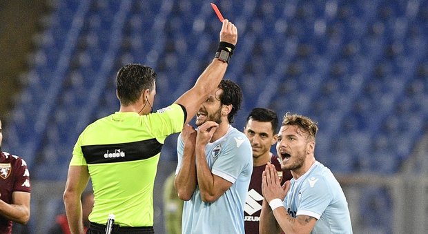 Lazio, sconfitta dal Torino e furiosa con l'arbitro: "E' uno scandalo"