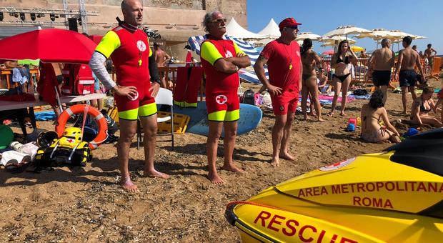 Bimba di 12 anni ha un malore in spiaggia davanti alla mamma: salvata dalla Croce Rossa al Surf Expo