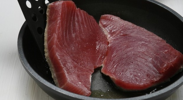 Al pronto soccorso dopo aver mangiato tonno: quattro persone intossicate